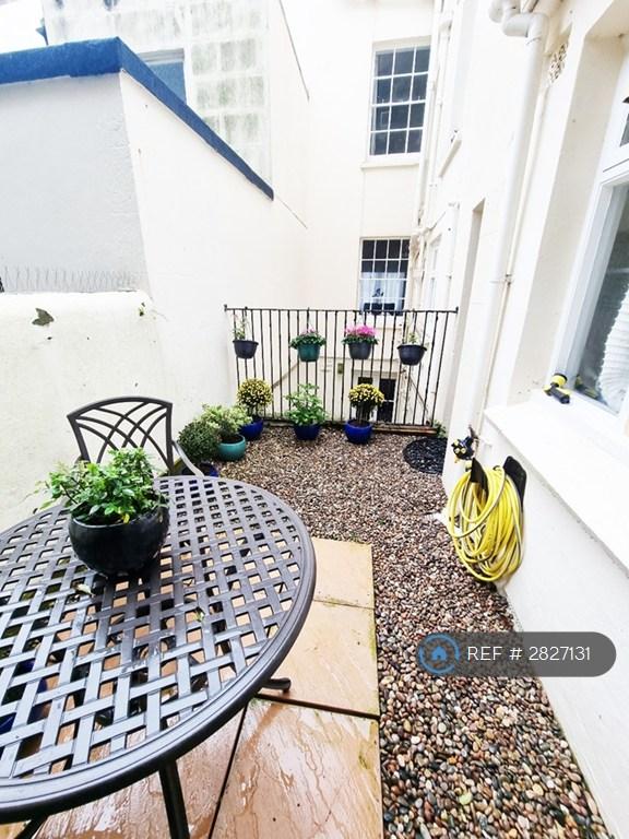 Garden Patio - Seating For 7