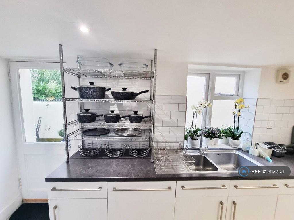 Fully Fitted And Equipped - Kitchenware Provided