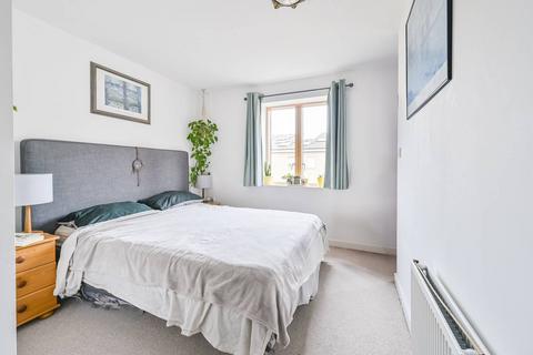 Clock View Crescent, Islington, London, N7