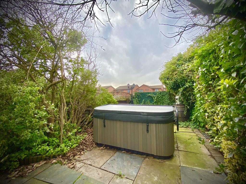 Secluded Hot Tub...