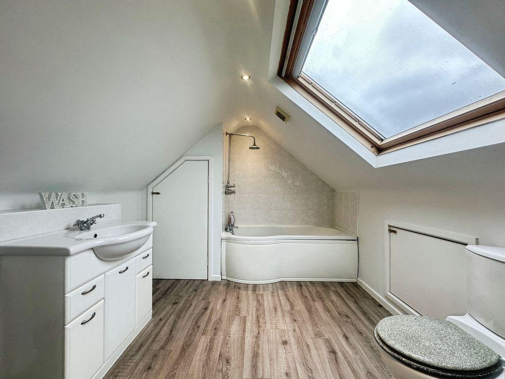2nd Bathroom