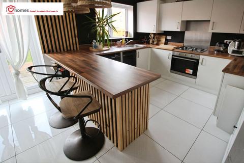 3 bedroom semi-detached house for sale, Bluebell Crescent, Walsall