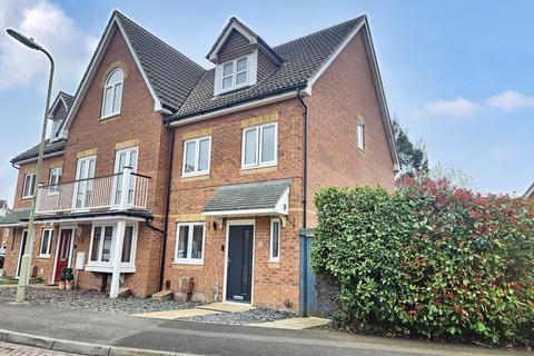 4 bedroom townhouse for sale - Magister Drive, Lee-On-The-Solent, PO13