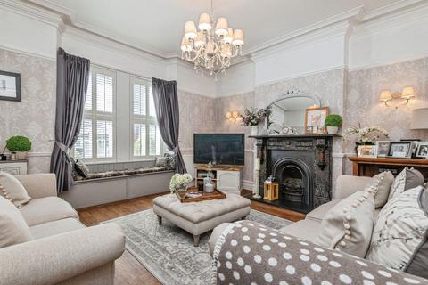 4 bedroom end of terrace house for sale - Church Lane, Leeds, LS25