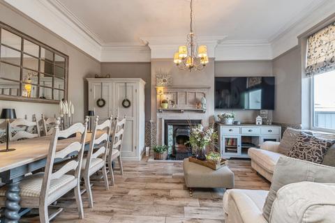 4 bedroom end of terrace house for sale, Church Lane, Leeds, LS25