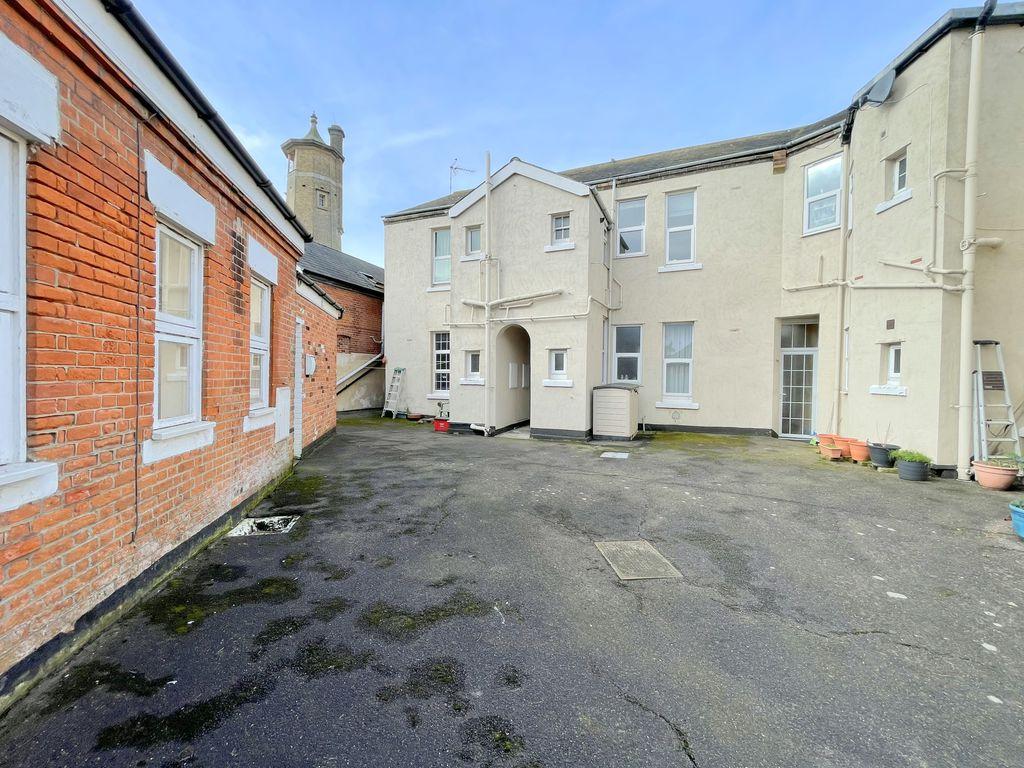 Fountain Court