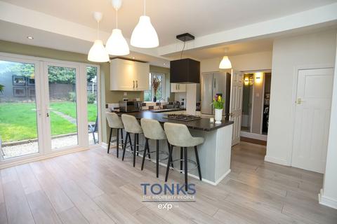 3 bedroom semi-detached house for sale, Stourbridge Road, Halesowen B63