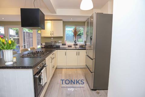 3 bedroom semi-detached house for sale, Stourbridge Road, Halesowen B63