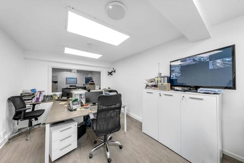 Retail property (high street) to rent, 281 Ballards Ln London N12 8NR