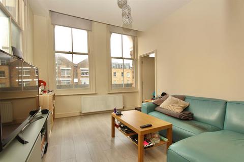 1 bedroom apartment to rent, Kingsland Road, London E8