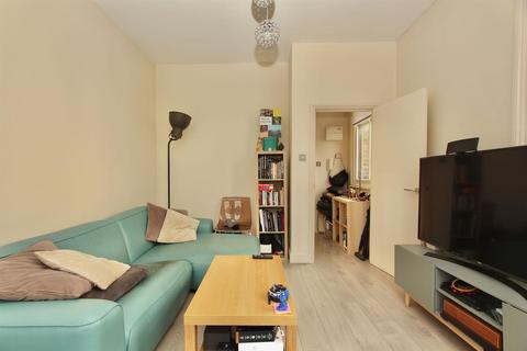 1 bedroom apartment to rent, Kingsland Road, London E8