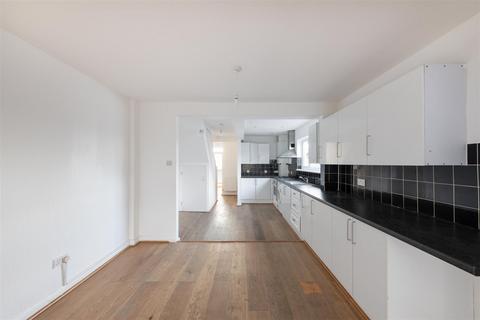 3 bedroom end of terrace house for sale, Hampden Way, London N14