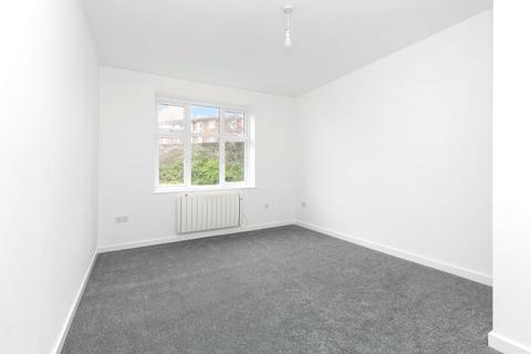 2 bedroom apartment to rent, Old Lodge Lane, Purley