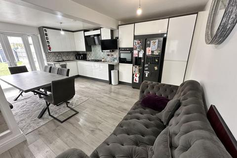 3 bedroom semi-detached house for sale, Brentwood Road, Chadwell St Mary