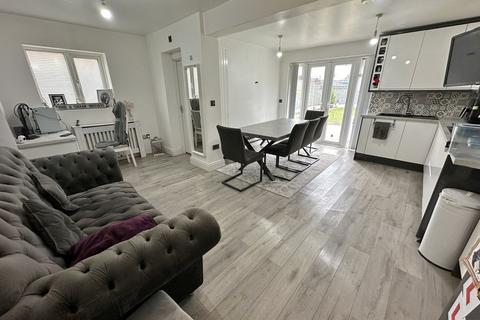 3 bedroom semi-detached house for sale, Brentwood Road, Chadwell St Mary