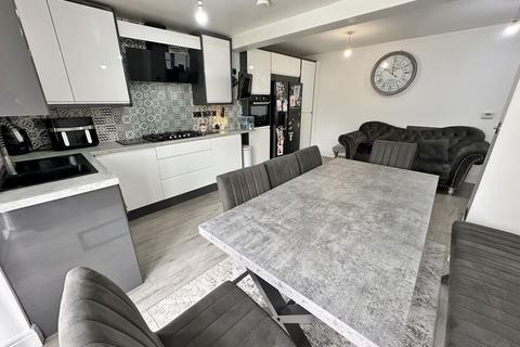 3 bedroom semi-detached house for sale, Brentwood Road, Chadwell St Mary