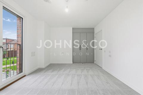 2 bedroom apartment to rent, Royal Gateway, Acton, London, W3