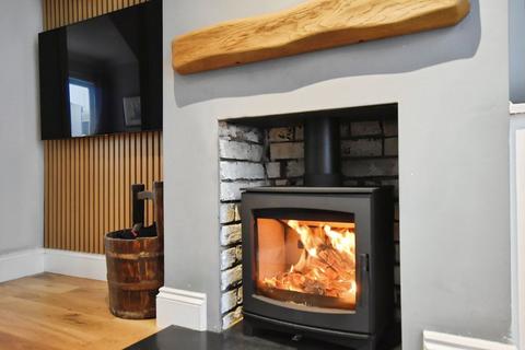2 bedroom terraced house for sale, Milford Hill, Salisbury                        *VIDEO TOUR*