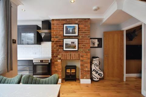 2 bedroom terraced house for sale, Milford Hill, Salisbury                        *VIDEO TOUR*