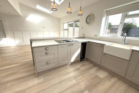undefined, Lakefield Avenue, Toddington