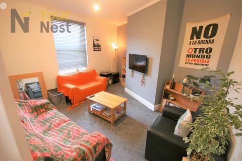 4 bedroom house to rent, Beechwood Terrace, Burley, Leeds, LS4 2NG