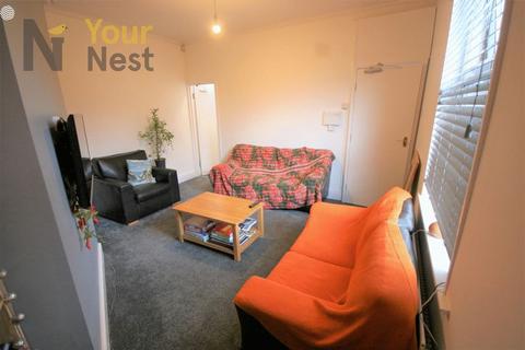 4 bedroom house to rent, Beechwood Terrace, Burley, Leeds, LS4 2NG