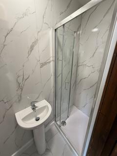 undefined, Studio flat to let in Shepherds Bush