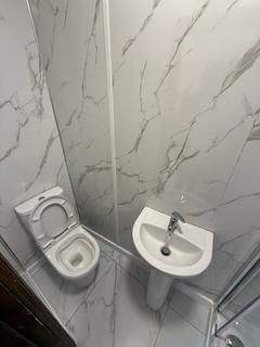 undefined, Studio flat to let in Shepherds Bush