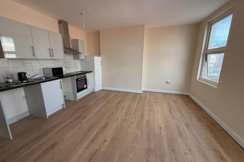 undefined, Studio flat to let in Shepherds Bush