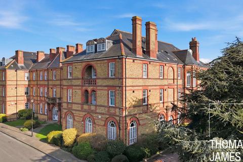 Newsholme Drive, Winchmore Hill, N21