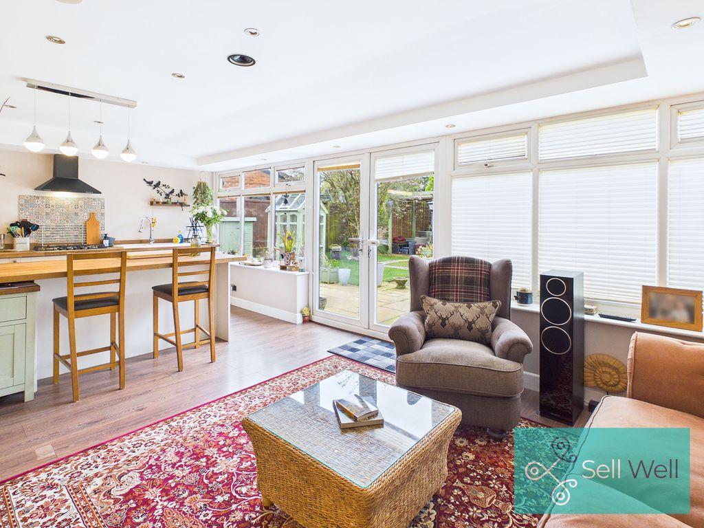 Living Area To...