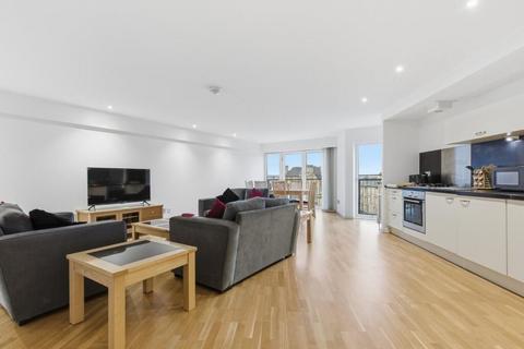 2 bedroom flat to rent, High Street, Glasgow