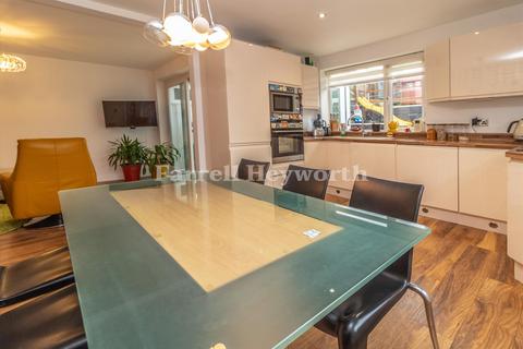 4 bedroom bungalow for sale, Newlands Road, Lancaster LA1