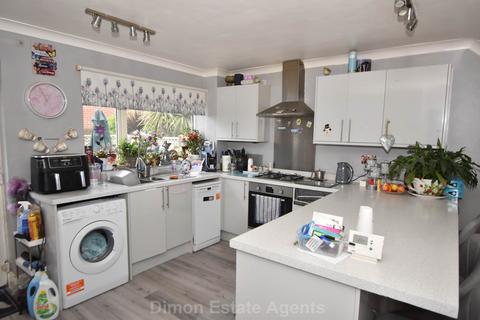 2 bedroom flat for sale, Battery Close, Gosport