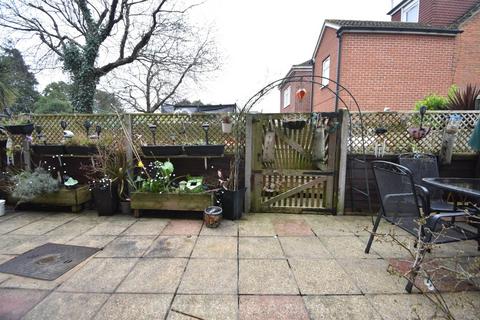 2 bedroom flat for sale, Battery Close, Gosport
