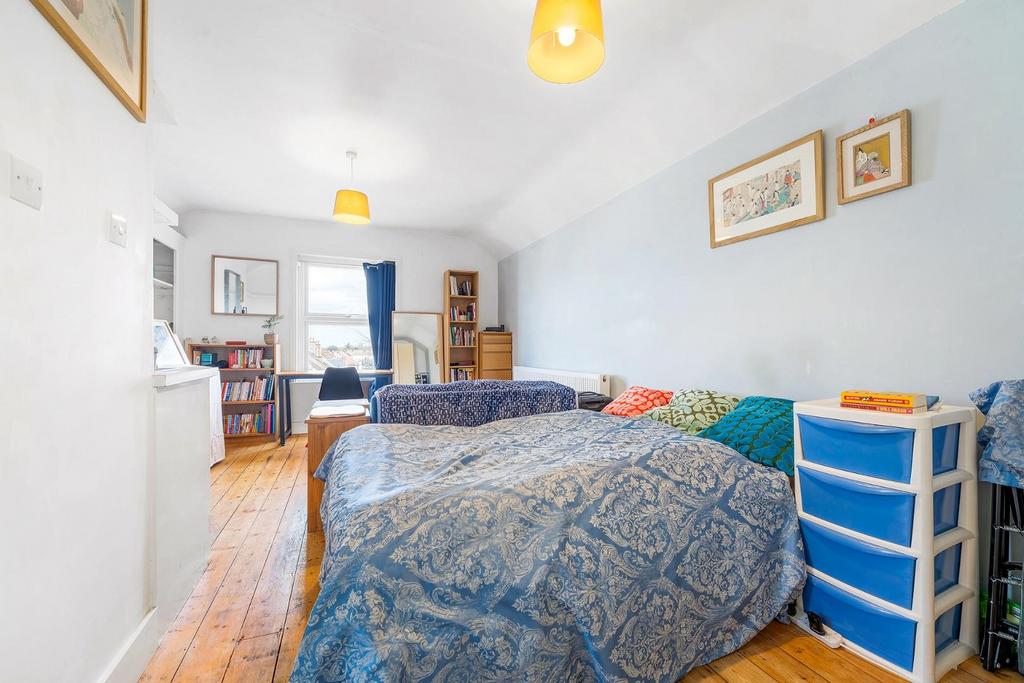 Bedroom 2 (2).JPG