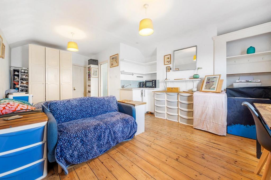 Bedroom 2.JPG