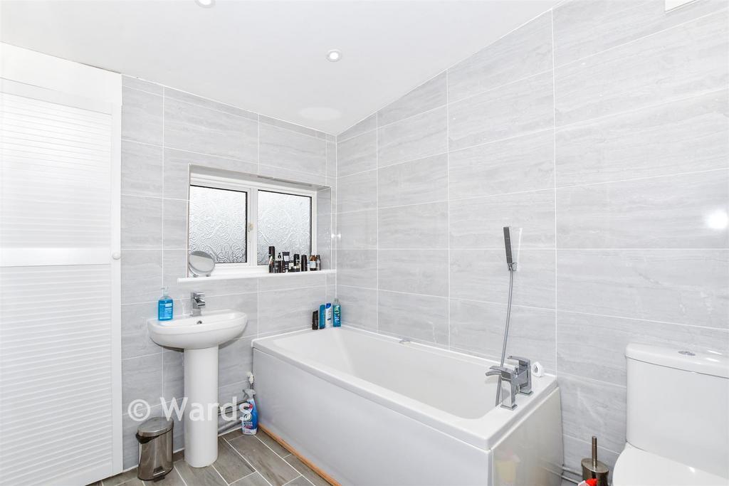 En-Suite Bathroom