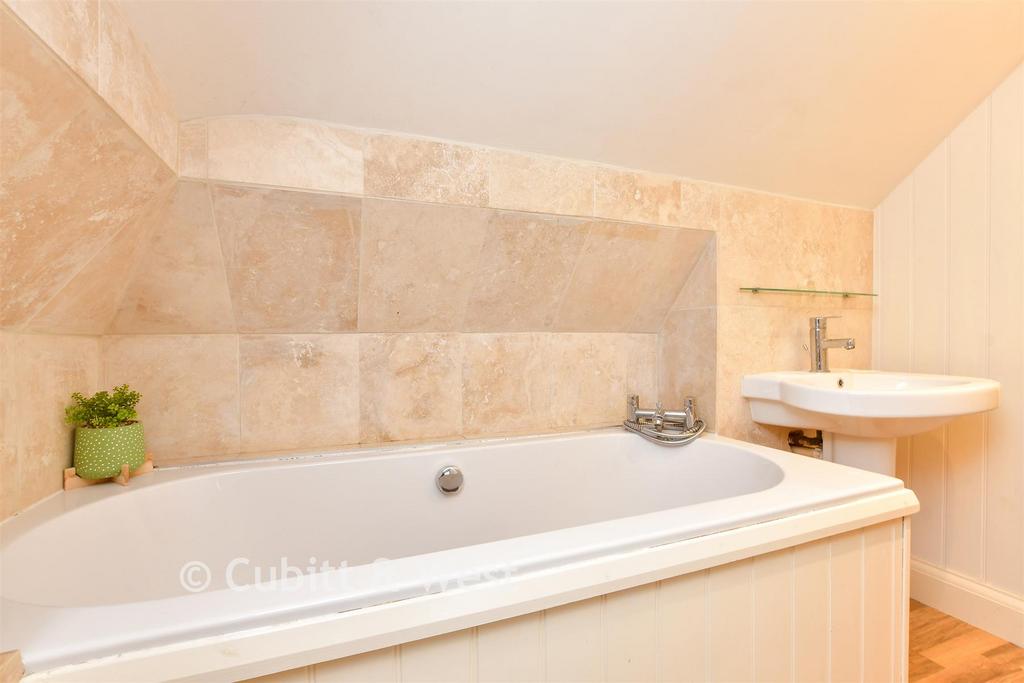 En-Suite Bathroom