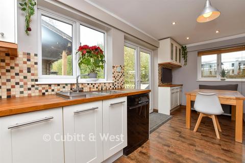 3 bedroom chalet for sale, The Green, Tadworth KT20