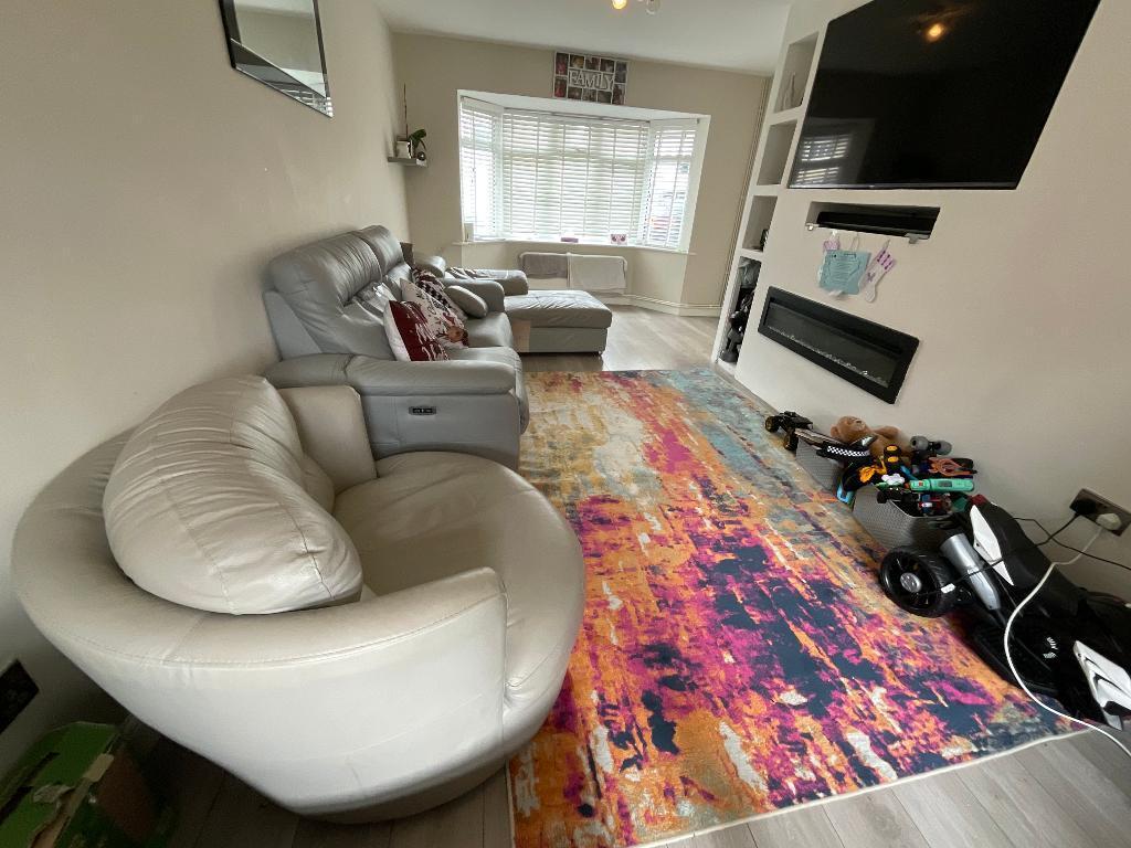 LIVING ROOM 23'1 x 11'9