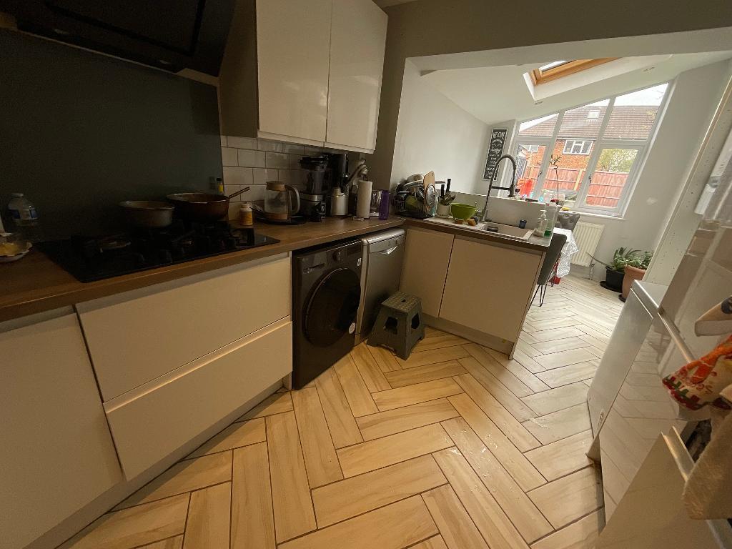 KITCHEN 9'9 x 8'9