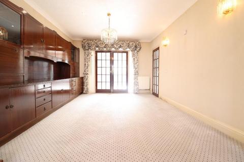 5 bedroom semi-detached house to rent, Edgware HA8