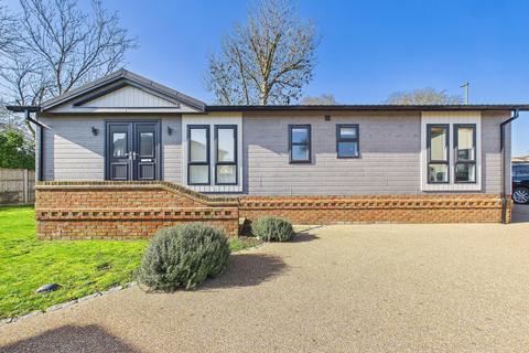 2 bedroom chalet for sale, Chertsey Lane, Staines-upon-Thames, TW18