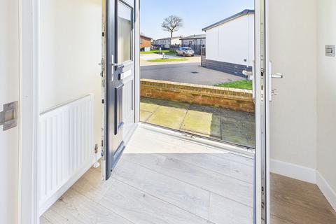 2 bedroom chalet for sale, Chertsey Lane, Staines-upon-Thames, TW18