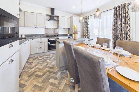 2 bedroom chalet for sale, Chertsey Lane, Staines-upon-Thames, TW18