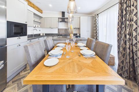 2 bedroom chalet for sale, Chertsey Lane, Staines-upon-Thames, TW18
