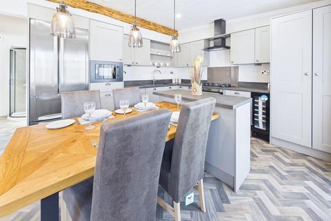 2 bedroom chalet for sale, Chertsey Lane, Staines-upon-Thames, TW18