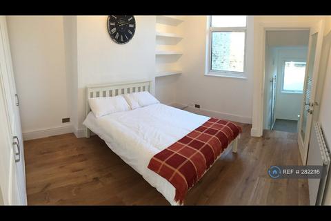 1 bedroom flat to rent, Frithville Gardens, London, W12