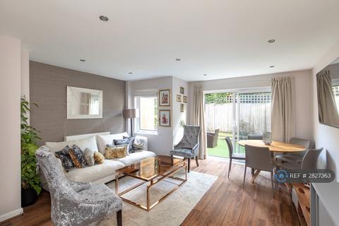 3 bedroom end of terrace house to rent, Holmes Close, London, SE22